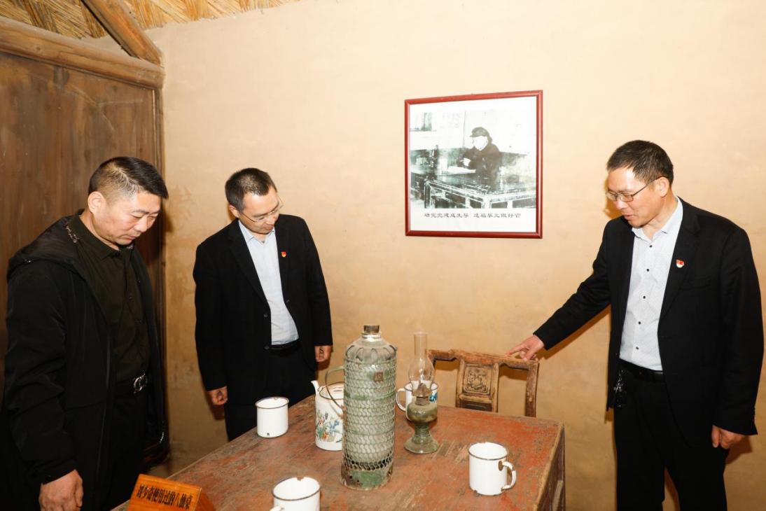 港產(chǎn)公司黨支部開展&ldquo;緬懷革命先烈 傳承紅色基因&rdquo;主題黨日活動(dòng)3.jpg